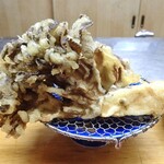 季節料理 みかみ - 阿賀町産天然舞茸の天ぷら