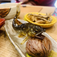 柚木元 - ①【先付：八寸】
                      ・子持ち天龍鮎の飴焼き、栗の渋皮煮