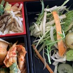 Horumon Yakiniku Masayoshi - サラダにキムチにナムル  サラダの人参までもが固くてちと萎えた