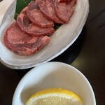 Horumon Yakiniku Masayoshi - 別に頼んだ塩タン