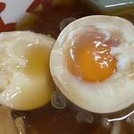中華そば処 琴平荘 - 味付玉子の断面