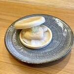 柚木元 - ⑩ 最中（自生ポポーのクリーム、和梨入り）
