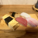 魚路 - 蒸し穴子　紋甲イカ　厚焼き卵　マグロ赤身　ハマチトロ