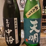 ふた夜の月 - 日本酒は1升瓶から注がれます