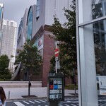 Amanto - 阪急インターナショナルホテルを右へ