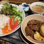 カムオーン - 豚の角煮と煮卵の皿ごはん1,000円