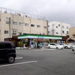 ファミリーマート - 広々駐車場