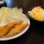 世界の山ちゃん - 子持ちししゃもフライ自分で作るタルタルソース添え(タルタルソースは茹で卵と玉葱にたくわん)