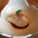 割烹 千代 - にぎり寿司定食お通しマフグの湯引き