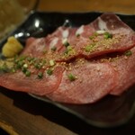 ホルモンバル惑星みかん - 牛たん刺し