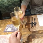 海鮮 イタリアンバル ルチアーノ - 社長さんの配慮で乾杯はスパークリングワインですね❗