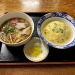 幸楽 - ◆ サービスランチ ¥500-
この日は・ニラ玉丼・ラーメン 