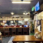 幸楽 - 店内は居酒屋といった雰囲気。