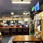 Kouraku - 店内は居酒屋といった雰囲気。