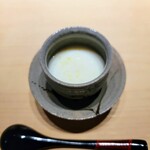 鮨 唐島 - 真鯛の出汁だけの茶碗蒸し、熱々です。