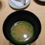 鮨 唐島 - お椀は使った魚の出汁のみそ汁