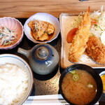 Shurimpu Dainingu Ebian - エビフライ定食　1,200円