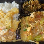 Hokahoka Bentou - 単調な甘めの味噌味でちと飽きる．普通サイズでもご飯多過ぎ．