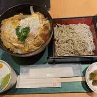 新潟名物 布のり蕎麦とおいしい酒菜 きなせや. 赤坂割烹店 - 
