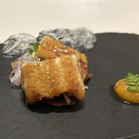 レミニセンス - 三河一色産鰻の炭焼き　飛騨牛タルタル　赤ワインと胡麻のソース　燻製にしたうずらの卵