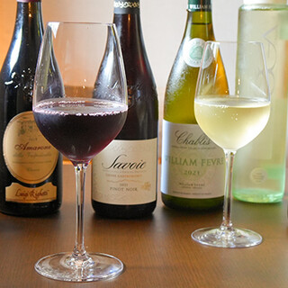 요리에 맞추어 즐길 수 있는 각국의 와인이나 음료가 충실!