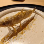 Kanjou - 北海道厚岸の柳葉魚の天ぷら　自家製の唐墨を擦って