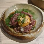 Yakiniku Nikaku - レアステーキのタタキ風ユッケ