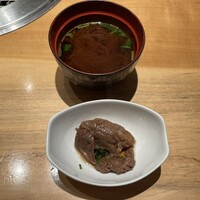 焼肉エクセレント 銀座店 - 赤出しと小鉢