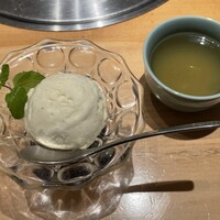 焼肉エクセレント 銀座店 - デザートのアイス