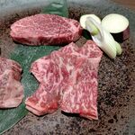 焼肉・しゃぶしゃぶ たちばな - ●ﾗﾝﾁ 単品。中瓶ビール 900円＋サービス料10% 90円=990円