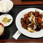 Gourakuen - 黒酢豚定食 880円 ♪