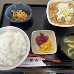 ドライブイン豊山 - もつ煮定食 ¥1070（大盛り＋¥110）