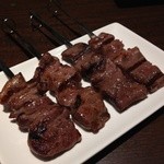 七輪焼と博多もつ鍋　一 - 神戸牛の串焼き！良い肉は口の中でとろけます！