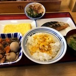 東川口食堂 - 好きなもの選べるから、ついつい食べ過ぎてしまいますが。
            卵焼きは、注文してから焼いてくれて、お好みで甘いのとか、ネギ入りとか出来ていいです♪
            