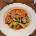 TAVERNA IL VIALE - トリッパ　トッピング野菜が美味しい。モツもトロトロ旨味凝縮、臭み嫌味なし。