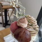 Fruit Chef The Shop - 大きな愛媛県産のブランド栗(銀寄・中山栗)と茨城県産の栗がたっぷり使われた贅沢な和栗パフェ。