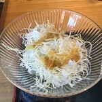 とんかつと串揚げ かつ久 - キャベツ千切り