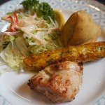 インド料理 ショナ・ルパ - チキンモモ肉の串焼き、野菜揚げ餃子インド風、羊ミンチの串焼き、サラダ