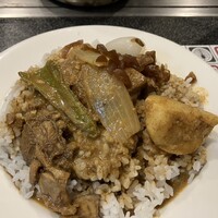 紅花別館 - ココットカレー、ライス、薬味