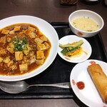 上海湯包小館  - あんかけご飯ランチ