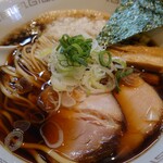 札幌 凡の風 - 煮干し中華そば(背脂入)　アップ