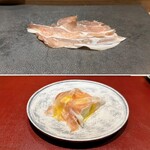 パルコ フィエラ - 鹿児島産黒豚のプロシュートクルード＆
      興部ノースプレインファームのミルクを使った自家製モッツァレラ