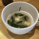 奈都利家 - ワカメと豆腐の味噌汁