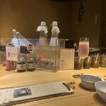 参鶏湯 人ル - 一つ一つの生マッコリの説明を丁寧にしてくれました。