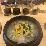 参鶏湯 人ル - あつあつの参鶏湯