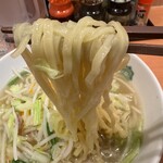 日高屋 - 麺持ち上げ