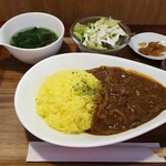 キッチン ブルー グローブ - ビーフデミカレー　サフランライス添え