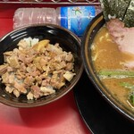 豚骨醤油ラーメン 王道家 - 