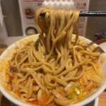 四川担々麺 どういうわけで、 - ゴワワシな太麺リフト。