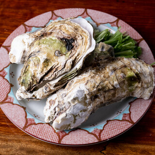 Enjoy the Oyster fruit that is unique to oyster shabu with sake and wine.